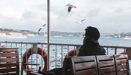 31岁儿子与女友完婚 施瓦辛格与前妻罕见同框参加婚礼